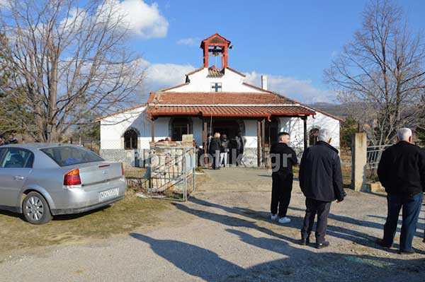Με έντονη συγκίνηση οι κάτοικοι της Αχλάδας παρακολούθησαν την αποιεροποίηση του Ι.Ν.Αγίου Γεωργίου (video)