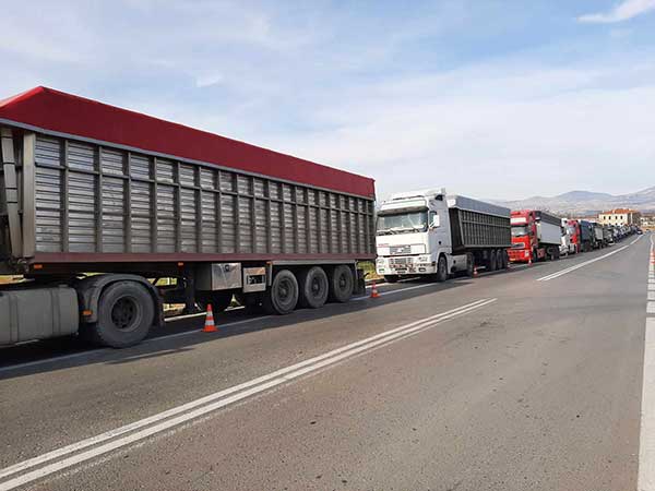 Πράσινο φως για τους ιδιοκτήτες φορτηγών στα Σέρβια – Ξεκίνησαν δρομολόγια μεταφοράς λιγνίτη για τη Βόρειο Μακεδονία
