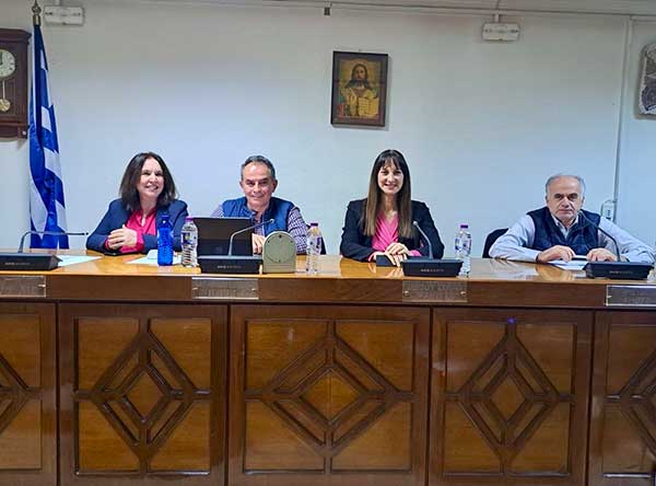 Έλενα Κουντουρά από Πτολεμαΐδα: Η κοινωνία υποφέρει