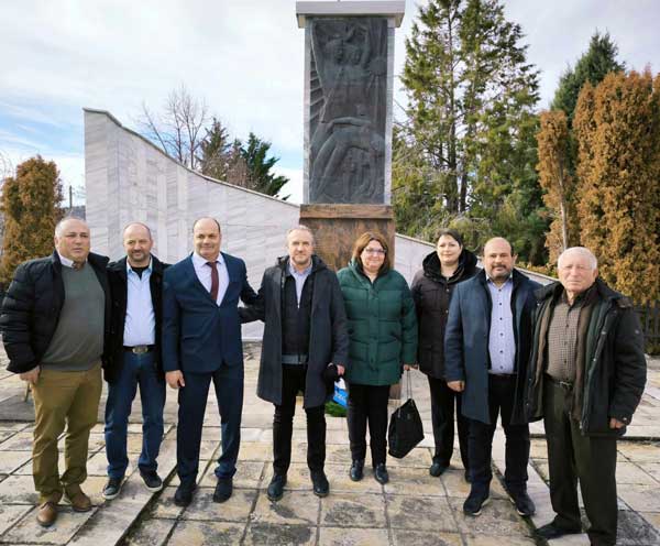 Αντιπροσωπεία της Δημοτικής Κίνησης ¨Κοζάνη Τόπος να Ζεις¨ στο ολοκαύτωμα των Λιβερών -Σιδερών