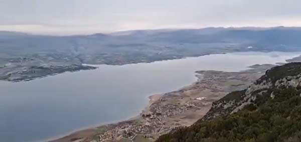Θαυμάζοντας την τεχνητή λίμνη Πολυφύτου
