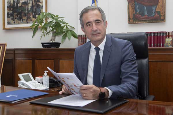 Στάθης Κωνσταντινίδης: “Ο Γιάννης Θεοφύλακτος καπηλεύεται τον πόνο πολιτικοποιώντας την τραγωδία στα Τέμπη”