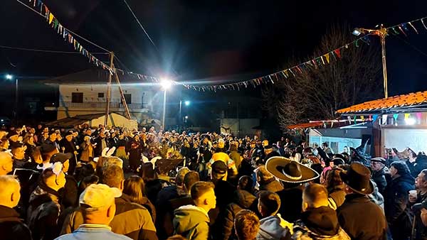 Αιανή: Άναψε ο φανός “Χουρταρίτσια”