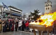 Υπό βροχή το άναμμα του φανού στην κεντρική πλατεία της Κοζάνης – Κοζανίτικη αποκριά παντός καιρού