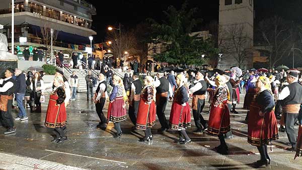 Χορευτικά της περιοχής Ελίμειας στην κεντρική πλατεία Κοζάνης