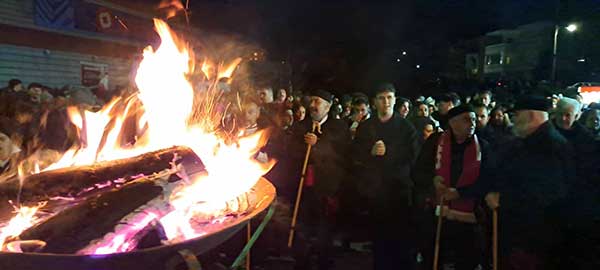 Άναψε ο φανός Πλατάνια