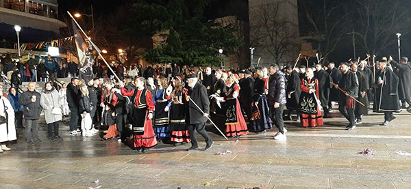 Ο Φανός “Πηγάδ΄απ΄ το Κεραμαριό” στην κεντρική πλατεία Κοζάνης