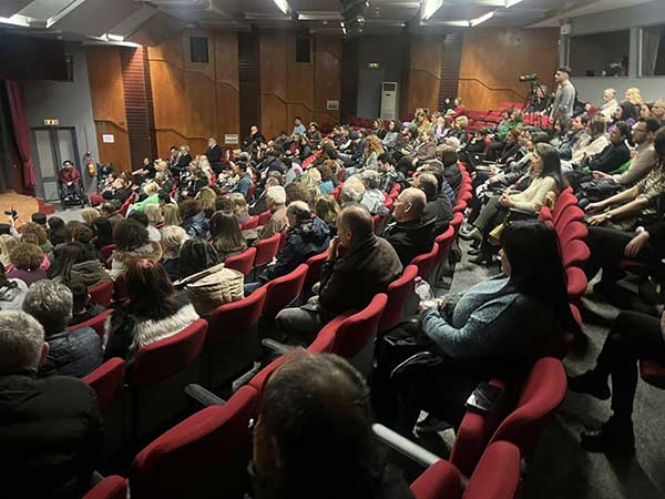 Πτολεμαΐδα: Γέμισε από κόσμο το πνευματικό κέντρο, στην παρουσίαση Βιβλίου της Μαρίας Βλαχοδήμου με τίτλο: “Είσαι ο πανσέληνός μου, γράφε το”