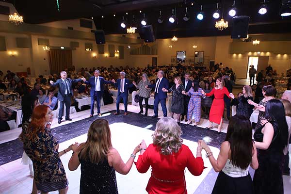 Με ατελείωτο κέφι πραγματοποιήθηκε ο ετήσιος χορός του Συλλόγου Γρεβενιωτών Κοζάνης