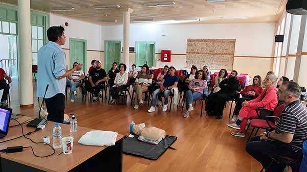Μέλη του Αιμοδοτικού Συλλόγου Σιάτιστας εκπαιδεύτηκαν στην ΚΑΡΠΑ με τη χρήση απινιδωτή από το Τμήμα Εκπαίδευσης του ΕΚΑΒ