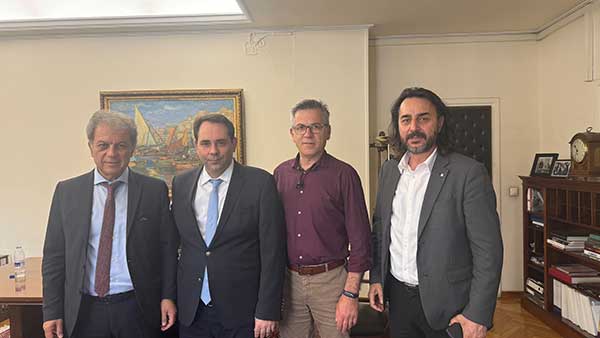 Η επίσκεψη του Γιώργου Αμανατίδη στον υφυπουργό Οικονομικών Θάνο Πετραλια