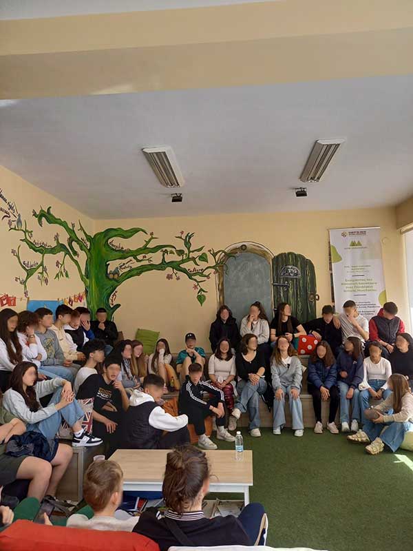 Οι μαθητές/τριες του 1ου Γυμνασίου Φλώρινας συνάντησαν 16 νέες και νέους Ιρλανδούς στον ΟΕΝΕΦ