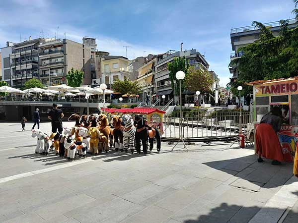 Χριστούγεννα, Πάσχα το ίδιο σκηνικό στη κεντρική πλατεία της Κοζάνης