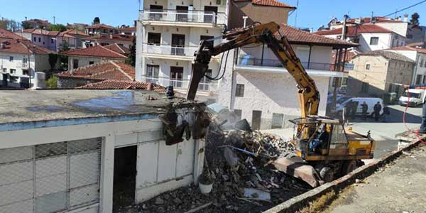 Σιάτιστα: Ξεκίνησε η κατεδάφιση στη λαϊκή αγορά της χώρας (Βίντεο-φωτογραφίες)