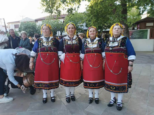 Η Καλλιόπη Βέττα στις Λαζαρίνες της Αιανής