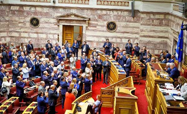 Τριήμερο πολιτικό σόου ασέβειας προς τους νεκρούς των Τεμπών – Γράφει ο Ιωάννης Σιδέρης