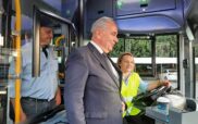 Ο Νίκος Παπαθανάσης σε λεωφορείο υδρογόνου στα Κοίλα Κοζάνης, το αίτημα του προέδρου των αστικών ΚΤΕΛ Κοζάνης και η Βαΐτσα, η πρώτη γυναίκα οδηγός