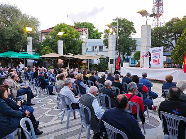 Πολιτική συγκέντρωση με τη Λουίζα Ραζου και χαιρετισμό από την υποψήφια ευρωβουλευτή του Κόμματος Κουζιάκη Τινα στην πλατεία Πτολεμαΐδας
