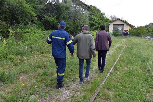 Στη διαχείριση της ανεξέλεγκτης βλάστησης στην περιοχή του ΟΣΕ προχωρά ο Δήμος Κοζάνης σε συνεργασία με την Πυροσβεστική Υπηρεσία