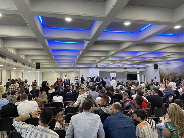 Απονομή των πιστοποιητικών τεχνίτη οχημάτων υψηλής τάσης Κ2 στους αποφοίτους της Ακαδημίας Ηλεκτροκίνησης της INNORA, τεχνοβλαστού του Πανεπιστημίου Δυτικής Μακεδονίας