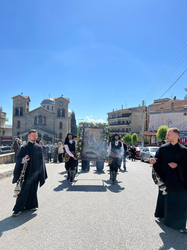 Νεάπολη Βοΐου: Με λαμπρότητα η περιφορά της εικόνας του Αγίου Γεωργίου