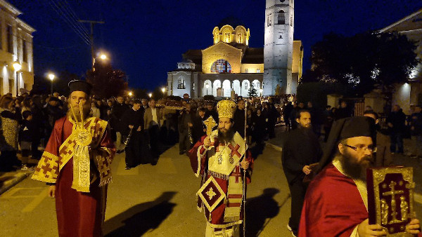 Σιάτιστα: Η περιφορά του Επιτάφιου (Βίντεο)