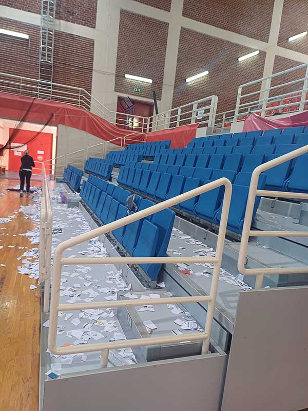 Σκουπίδια από τον αγώνα F4 μπάσκετ παίδων της ΕΚΑΣΔΥΜ στο ΔΑΚ Λευκόβρυσης