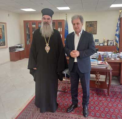 Επίσκεψη του Μητροπολίτη Ελασσώνος Χαρίτων Τούμπα στον Γιώργο Αμανατίδη