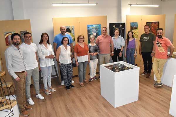 Την έκθεση ζωγραφικής και κοσμήματος του Εικαστικού Εργαστηρίου θαύμασε από κοντά ο Δήμαρχος Κοζάνης Γιάννης Κοκκαλιάρης (Βίντεο+Φωτογραφίες)