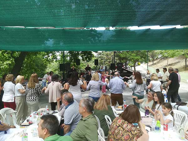 Με πολύ χορό, κέφι και ζωντάνια, πραγματοποιήθηκε το ημερήσιο γλέντι που διοργάνωσε ο Σύλλογος Ηπειρωτών Κοζάνης
