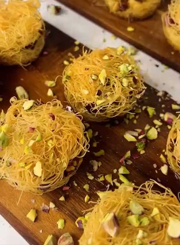 Alfa pastry: Ετοιμάζουμε εύκολα και γρήγορα ατομικά καταϊφάκια με φυστίκι Αιγίνης!