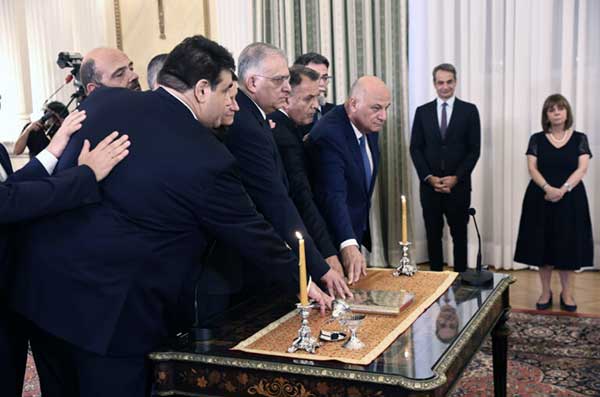 Ορκίστηκαν τα νέα μέλη της κυβέρνησης