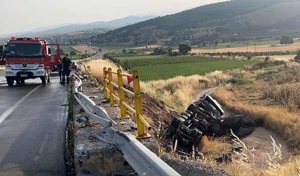 Τροχαίο με εκτροπή φορτηγού και πτώση από γέφυρα στο δρόμο Φλώρινας – Κοζάνης στο ύψος της διασταύρωσης της κοινότητας Βεύης