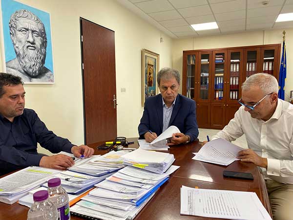 Περιφέρεια Δ. Μακεδονίας: Υπογραφή σύμβασης με το Α.Π.Θ. για τις εργασίες ερευνητικού σκοπού για θέματα λειτουργίας και ασφάλειας της Γέφυρας Σερβίων
