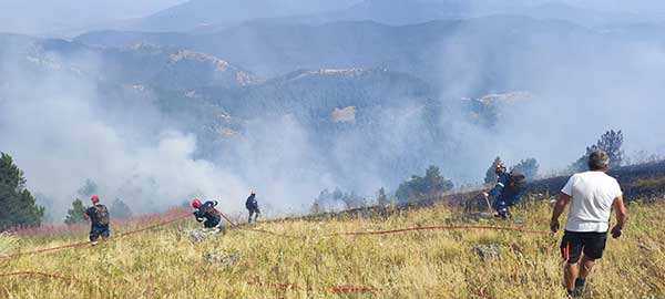 Ελικόπτερο από τη λίμνη Πολυφύτου στη φωτιά στο Φλάμπουρο – Τηλεφωνική επικοινωνία Κικίλια με τον Δήμαρχο του Βελβεντού