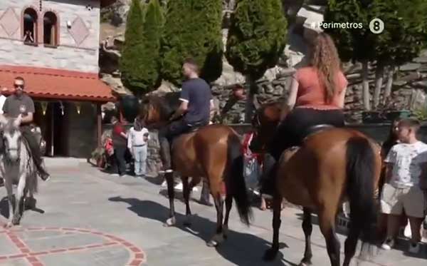 Βλάστη: Καβαλάρηδες και αμαζόνες με τα άλογά τους για το τάμα στον Άγιο Παντελεήμονα