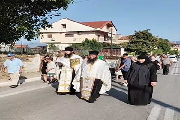 Η λιτάνευση της εικόνας της Αγίας Ειρήνης Χρυσοβαλάντου στο Βαθύλακκο Κοζάνης