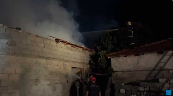 Πυρκαγιά σε αποθήκη επιχείρησης στην Πτολεμαΐδα – 10 πυροσβέστες με 4 οχήματα στην μάχη να μην επεκταθεί στις γειτονικές κατοικίες