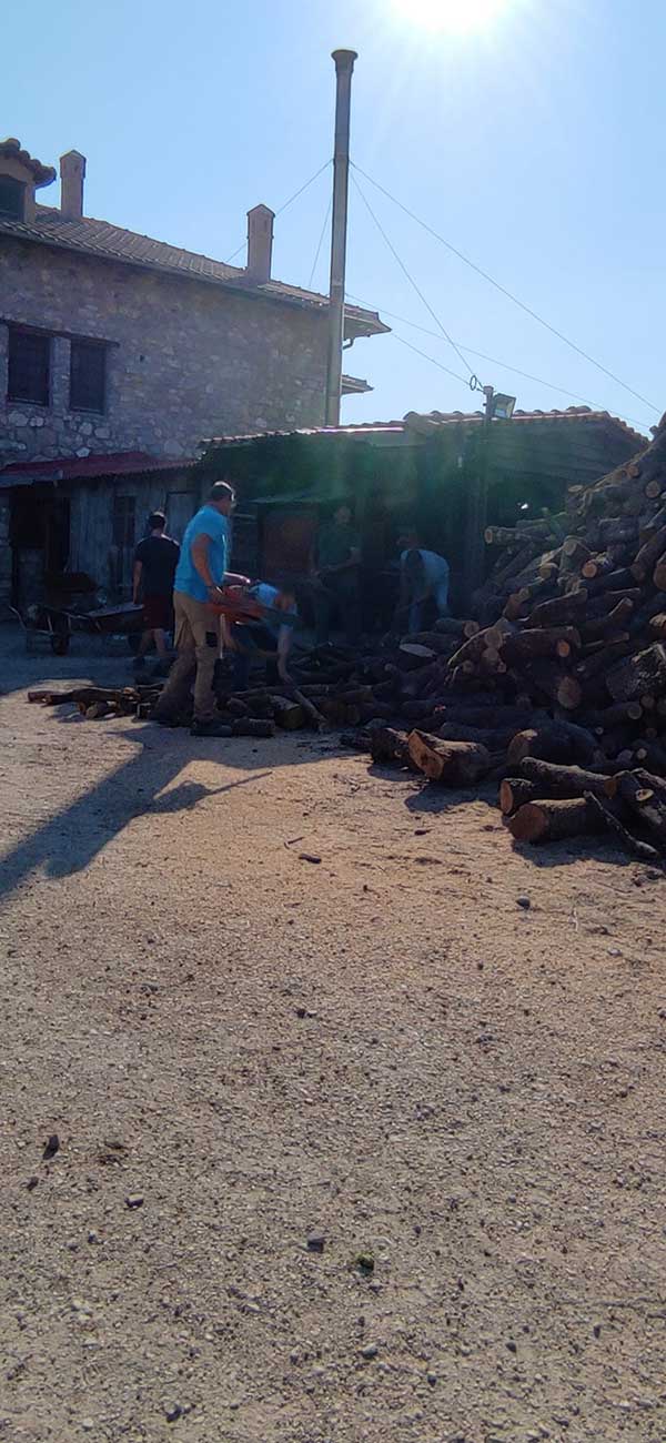 Εργασίες καθαριότητας στην Ιερά Μονή Ζάβορδας
