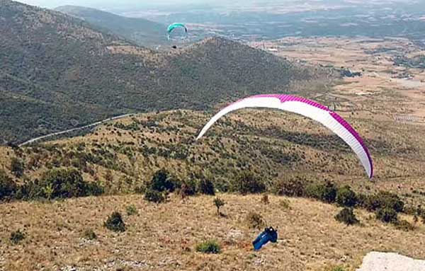 Αλεξίπτωτο πλαγιάς: Ανακαλύπτοντας τους θησαυρούς της Δυτικής Μακεδονίας από ψηλά