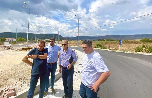 Ο Γιώργος Αμανατίδης στο έργο του υπό κατασκευή κόμβου του Βατερού Κοζάνης με τον Αντιπεριφερειάρχη Τεχνικών Έργων Χάρη Γκοβεδάρο