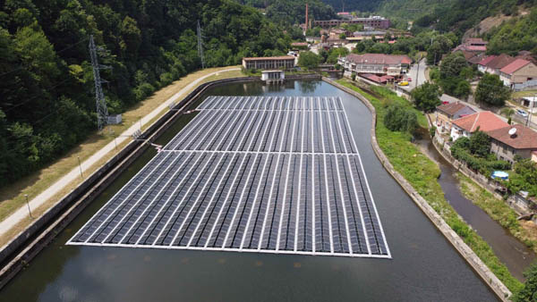 Πλωτό φωτοβολταϊκό πάρκο 1 MW στα σχέδια της ΔΕΗ- Η παραγωγή λιγνίτη μειώθηκε στο 16% του ενεργειακού μείγματος