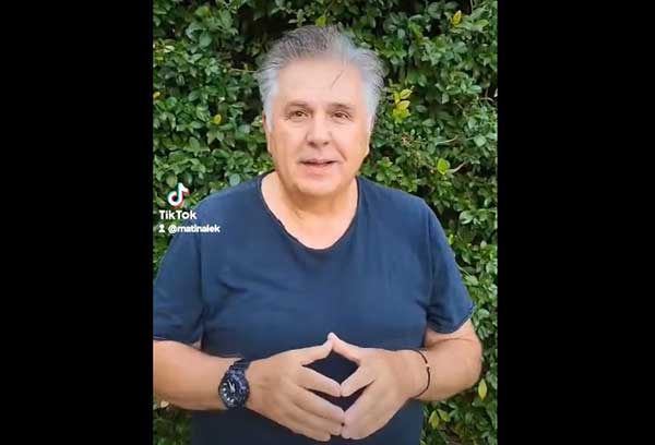 Το κάλεσμα του Ιεροκλή Μιχαηλίδη για την αποψινή παράσταση των Άγαμοι Θύται στην Πτολεμαΐδα (Βίντεο)