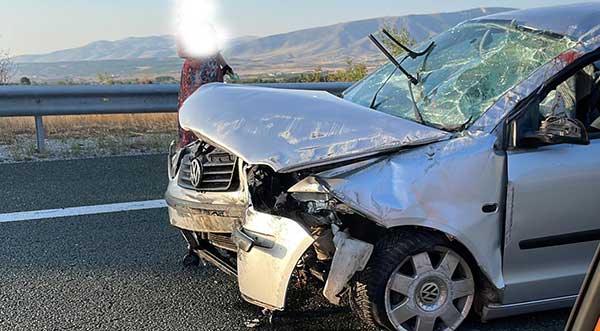 Έσκασε το λάστιχο και έπεσε στο στηθαίο στο ύψος του Αγίου Δημητρίου