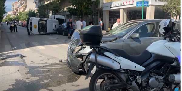 Τραυματίας σε τροχαίο, σε σφοδρότατη σύγκρουση δύο οχημάτων στη Διασταύρωση Διοικητηρίου και Δημοκρατίας στην πόλη της Πτολεμαΐδας