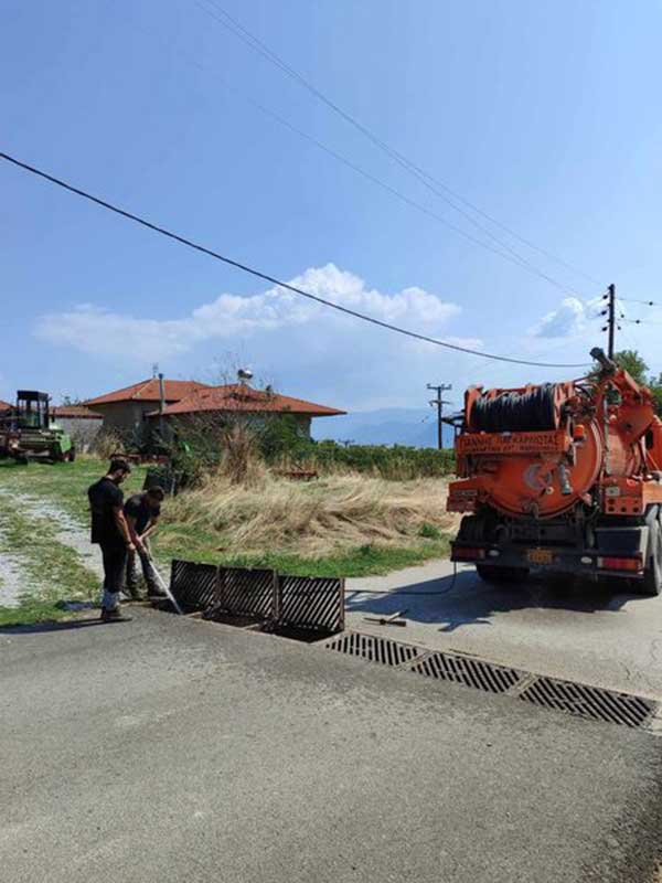 Αιανή: Ολοκληρώνεται ο καθαρισμός των σχαρών και οχετών ομβρίων υδάτων από την ΔΕΥΑΚ