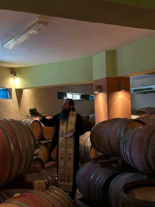 Αγιασμός για την καινούργια σοδειά στο Diofili Winery