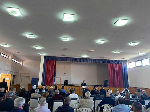 O περιφερειάρχης στη λαϊκή συνέλευση της Εράτυρας για τον τρόπο καταβολής του ειδικού τέλους ΑΠΕ