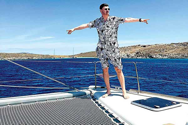 Dj Timo: Ο Πτολεμαϊδιώτης δημοσιογράφος που έγινε «βασιλιάς των decks»