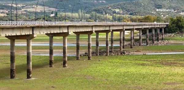 Υποχωρεί επικίνδυνα η στάθμη του νερού στη λίμνη Πολυφύτου